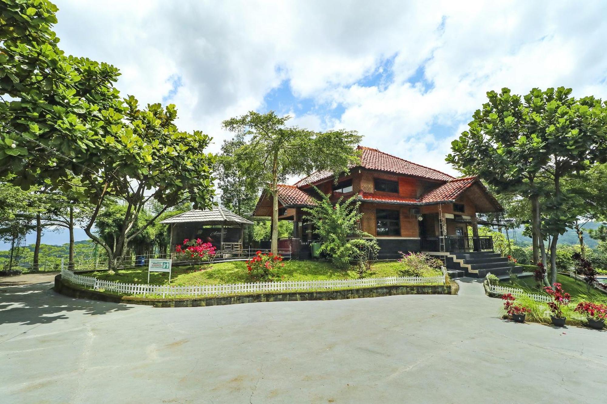 Oyo Homes 90956 Desa Wisata Guranteng Pendjalu Exterior photo