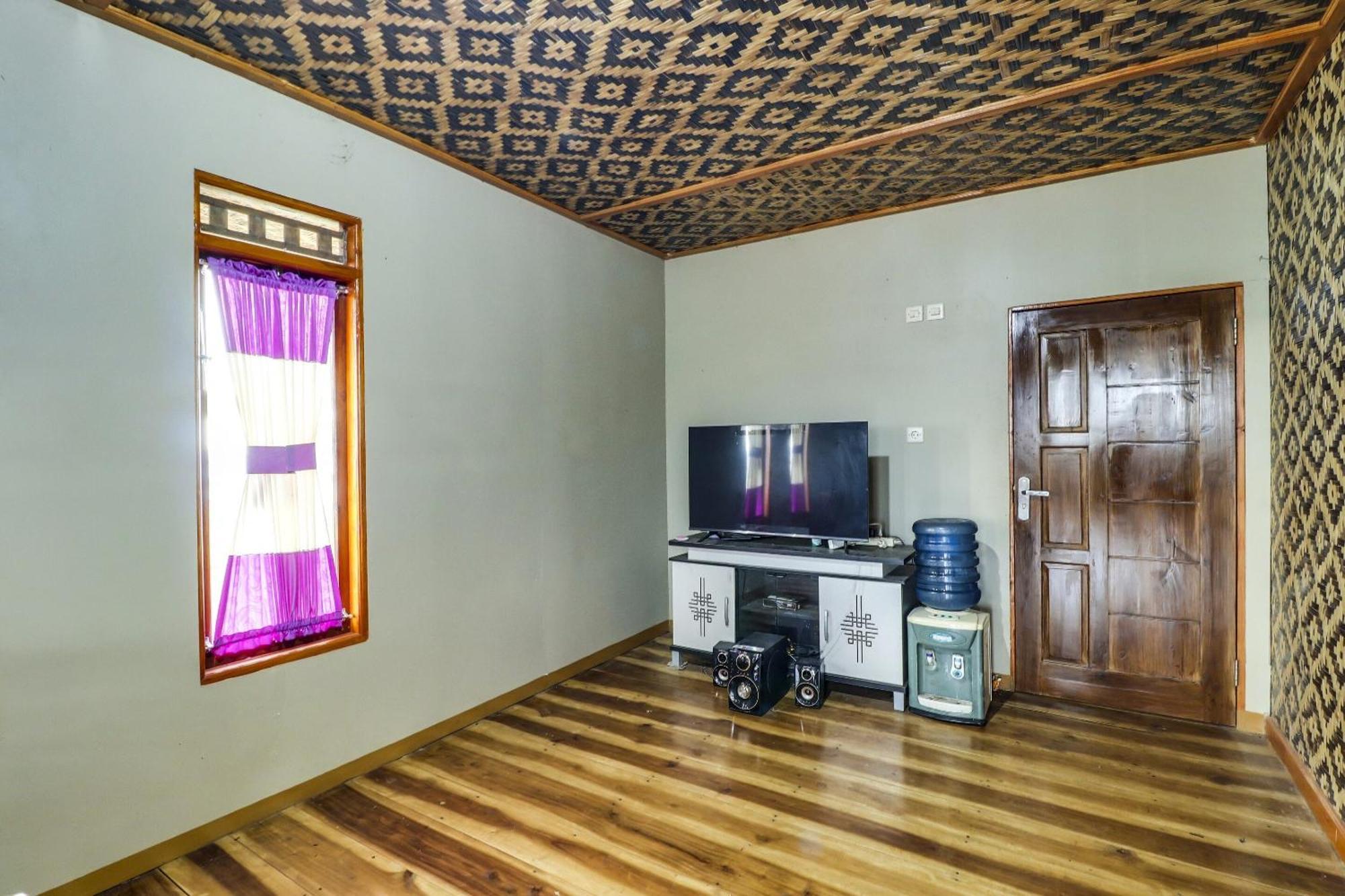 Oyo Homes 90956 Desa Wisata Guranteng Pendjalu Exterior photo